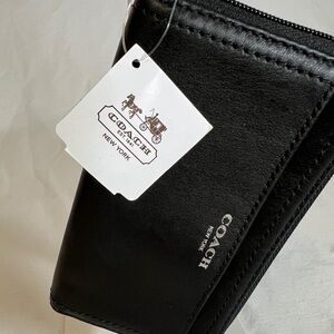 Coach Black Leather wristlet NWT and original box
Zip around both sides